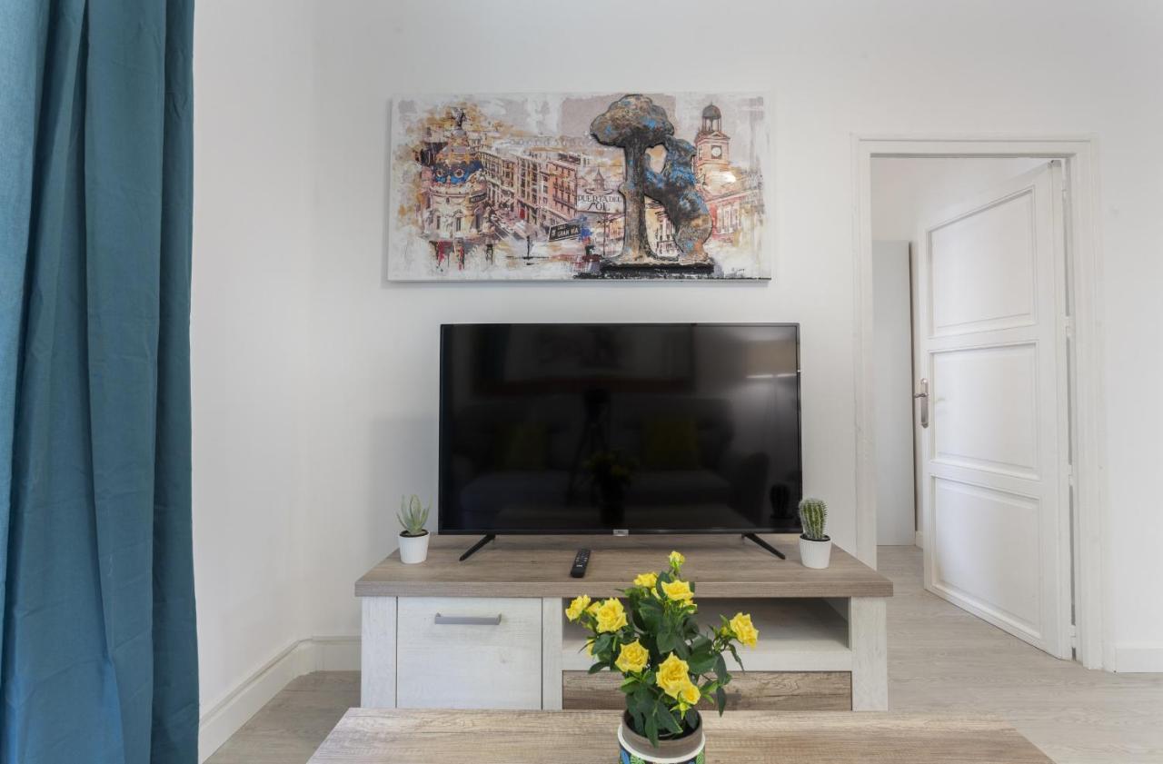 Latina En Apartamento Madri
