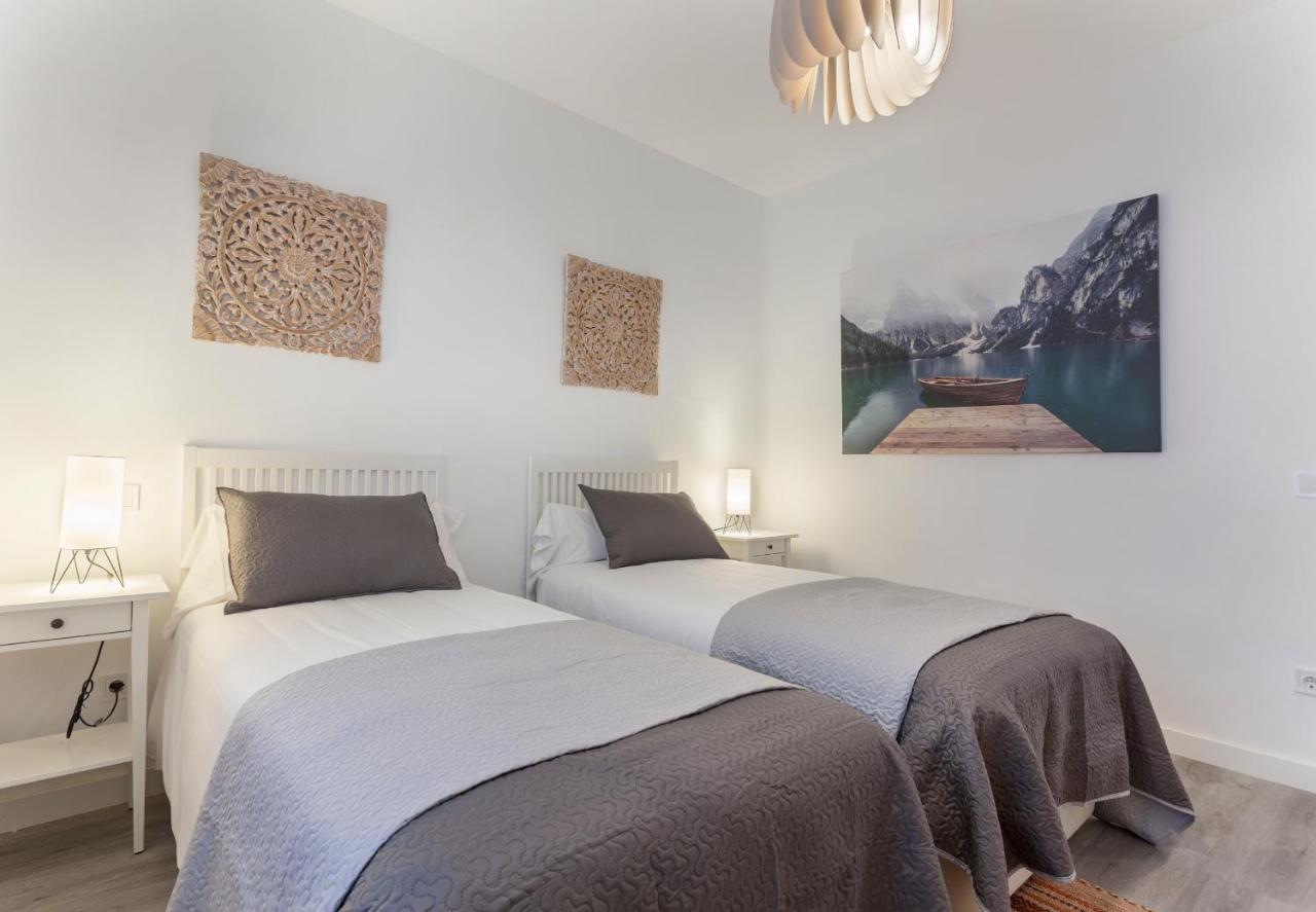 Latina En Apartamento Madri