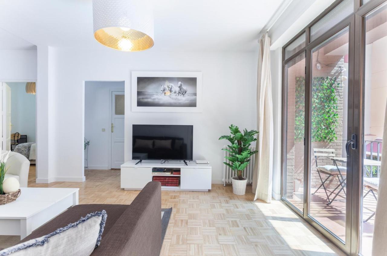 Latina En Apartamento *
