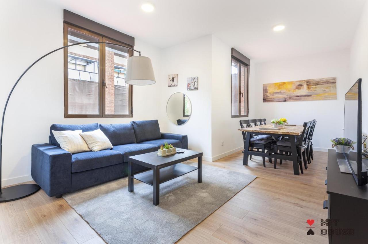Latina En Apartamento Madri