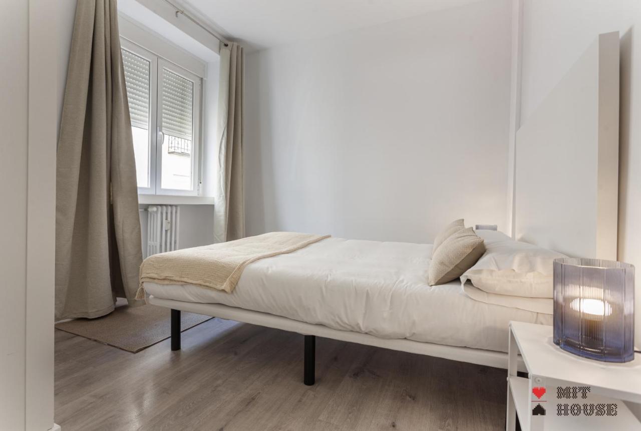 Latina En Apartamento