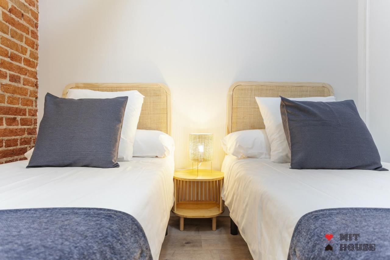 Latina En Apartamento Madri