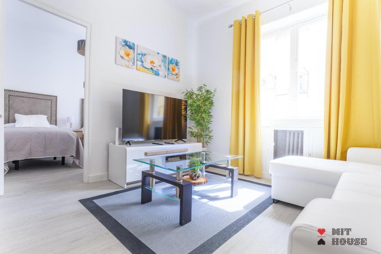 Latina En Apartamento *